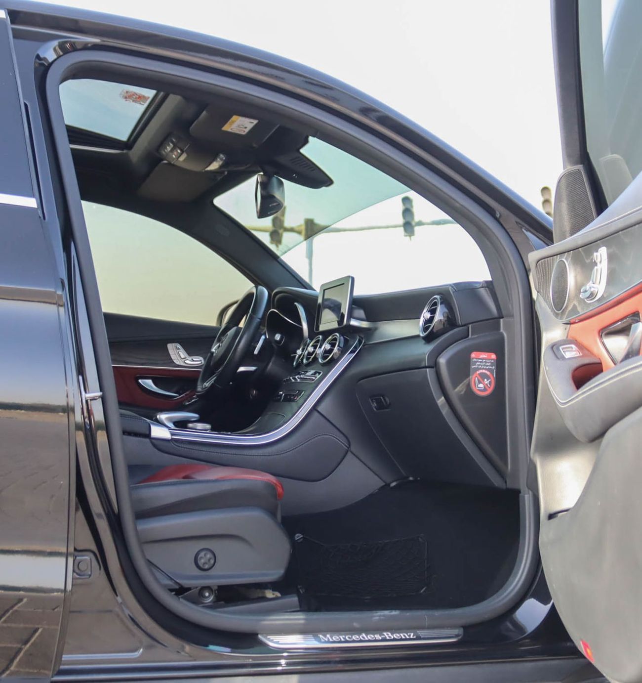 مرسيدس بنز GLC 250 Mercedes GLC 250/4MATIC 2018, GCC original paint accident-free, in excellent condition 2300