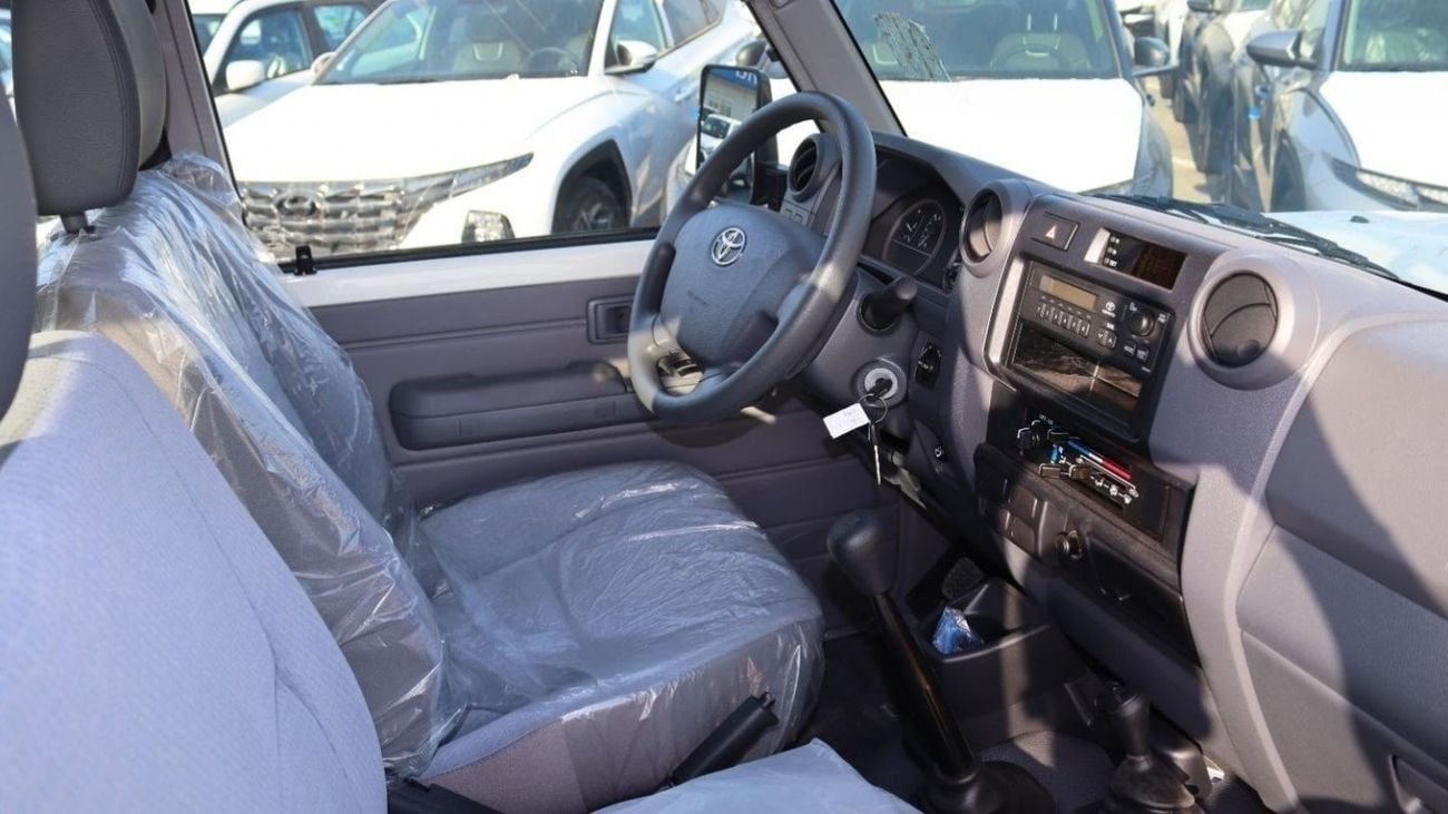 Toyota Land Cruiser Pick Up DIESEL Double Cab Pick Up 1HZJ 4.2Ltr.  DIFFERENTIAL LOCK ,POWER WINDOW CENTER LOCK , 11 LEAF