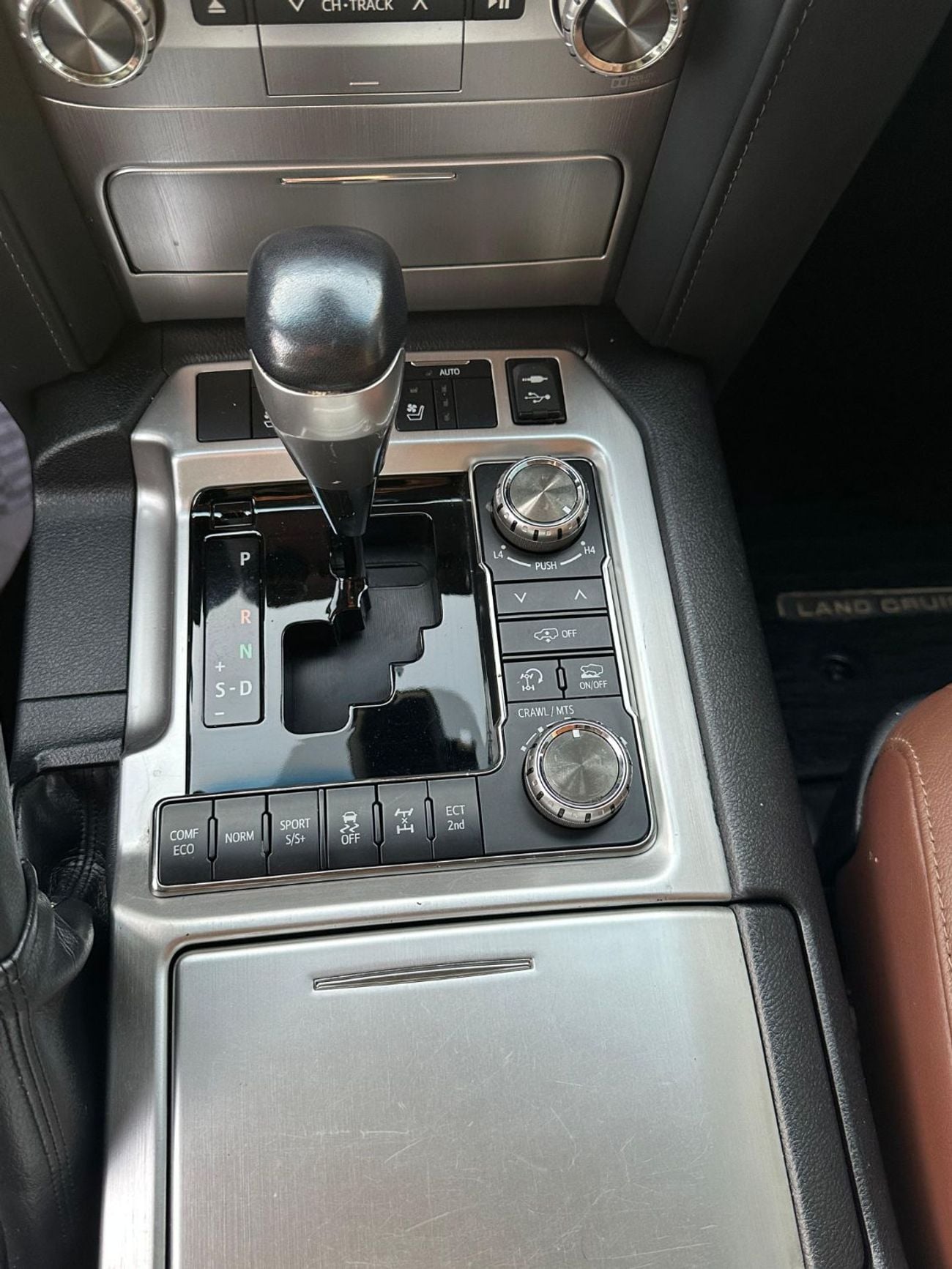 تويوتا لاند كروزر VXR GRAND TOURING V8 5.7L / GCC / VERY GOOD CONDITION / NO ACCIDENT