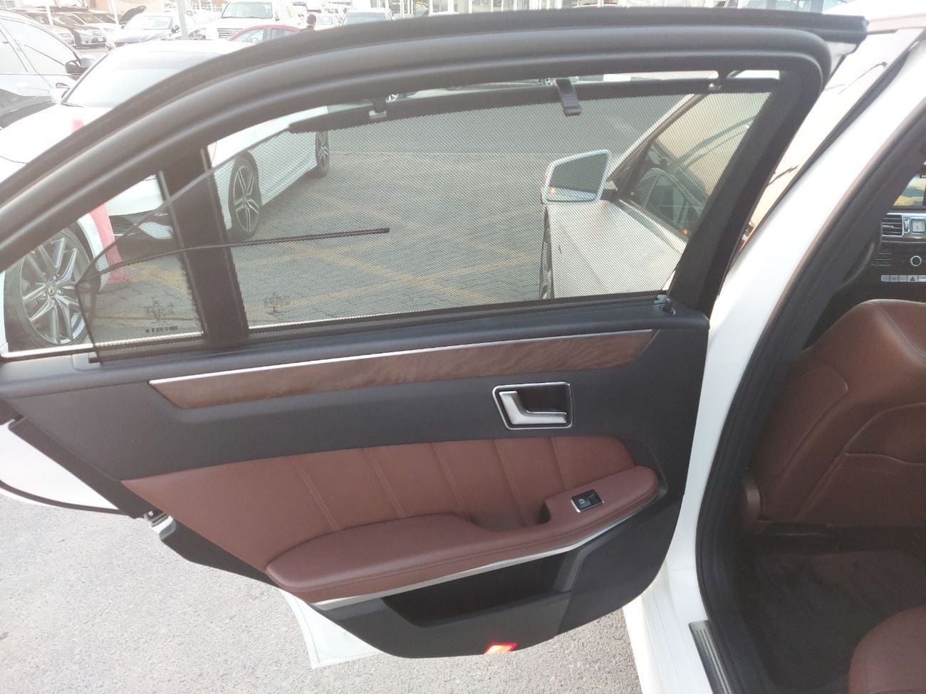 مرسيدس بنز E300 AVANTGARDE SPORT Premium + 2.0L