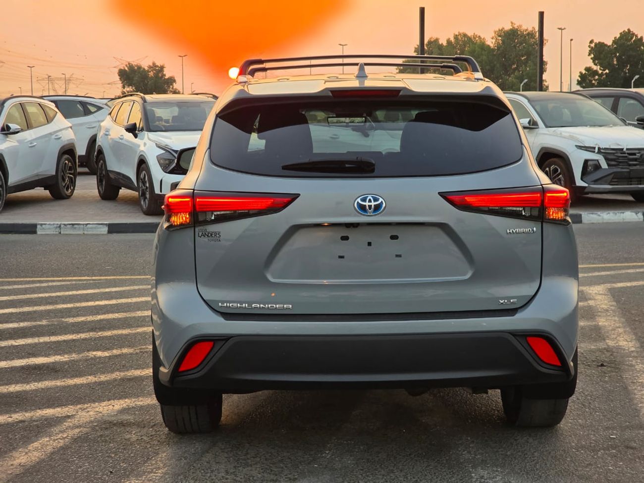 Toyota Highlander 2.5 Hybrid ( Bronze Edition) Sunroof, Push button, Trunk automatic and with spacial interior leather