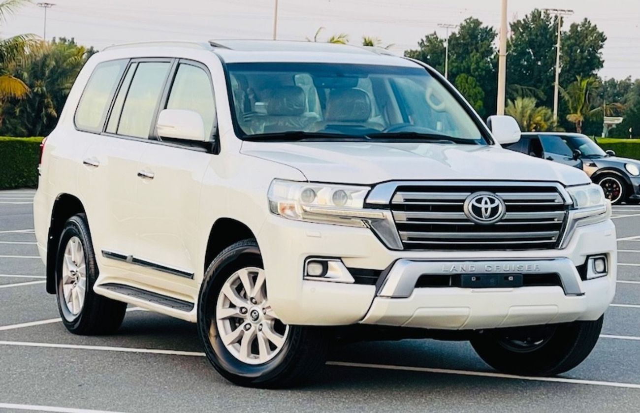 تويوتا لاند كروزر Toyota Land Cruiser 2017 LHD v8 full options