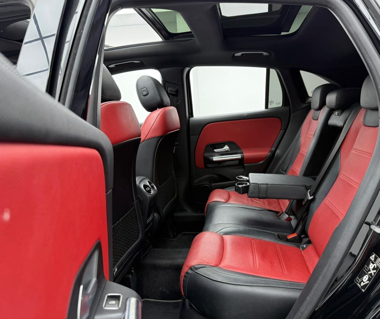مرسيدس بنز GLA 35 AMG 4MATIC 2022 Mercedes-AMG GLA35 ,Gargash Warranty + Service Contract ,Full Gargash Service History ,G