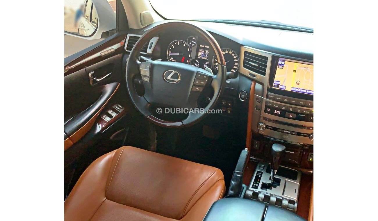 Lexus LX 570 Platinum excellent condition - original paint - low kilometer