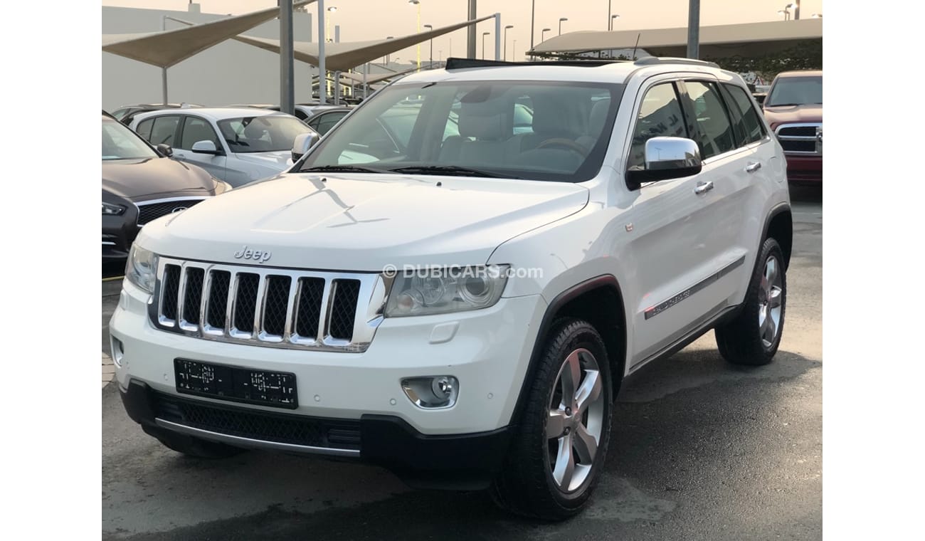 جيب جراند شيروكي موديل 2012 خليجي فل مواصفات كراسي جلد ومثبت سرعه وتحكم كهربي كامل ونظام صوت ممتاز وكاميرا خلفيه ومدخ