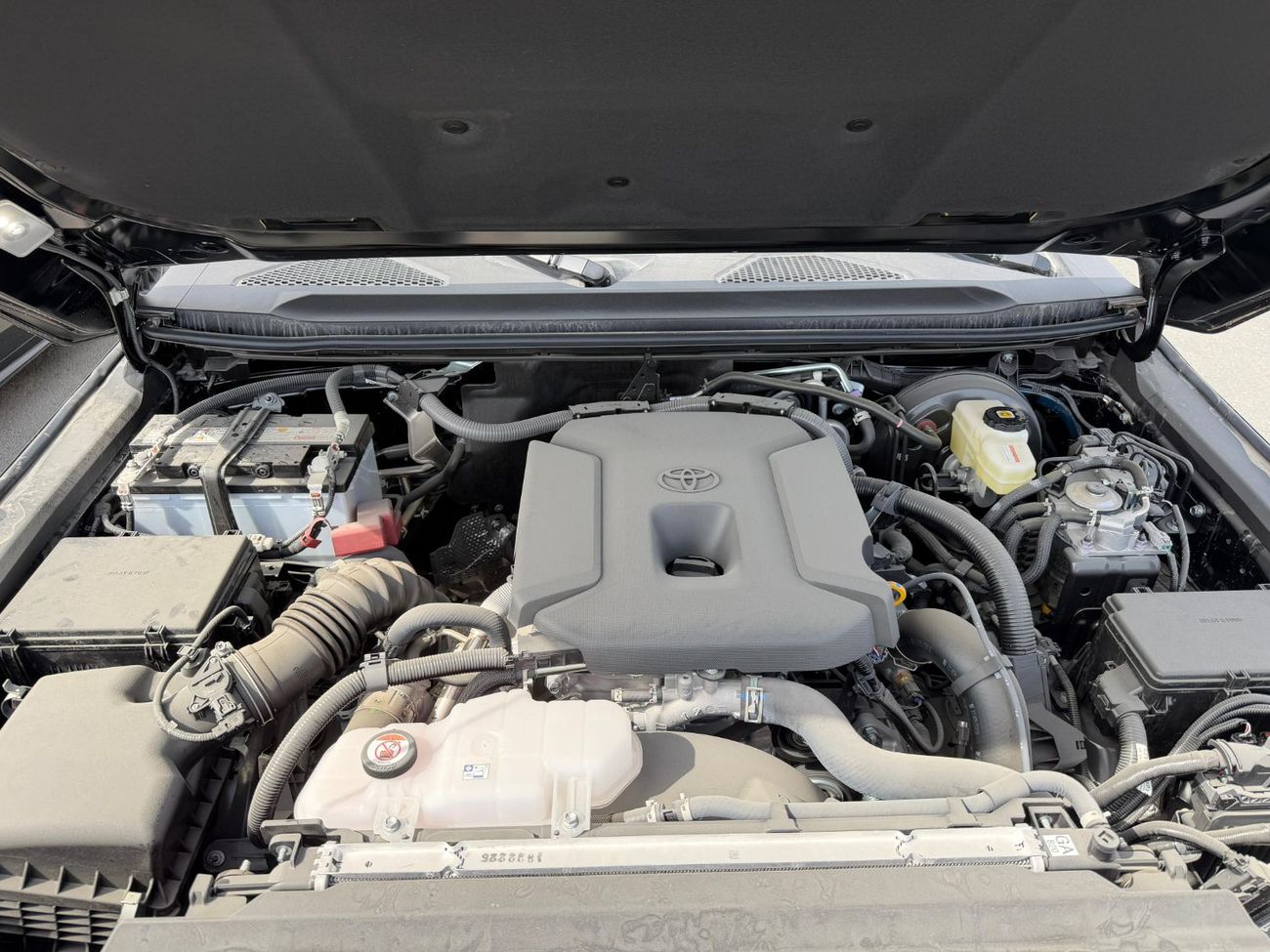 تويوتا برادو 2.8L TURBO DIESEL ADVENTURE AUTOMATIC TRANSMISSION( FOR RE-EXPORT ONLY )