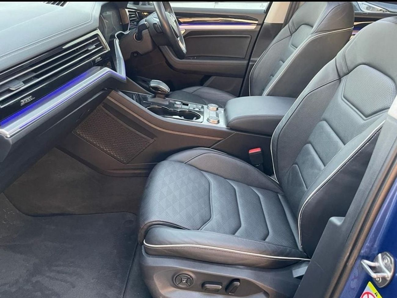 فولكس واجن طوارق Right-Hand drive V6 diesel Auto