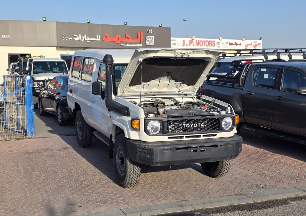 تويوتا لاند كروزر Diesel 2.8 liter ,Automatic gear ,Manual  Windows ,Left Hand Drive