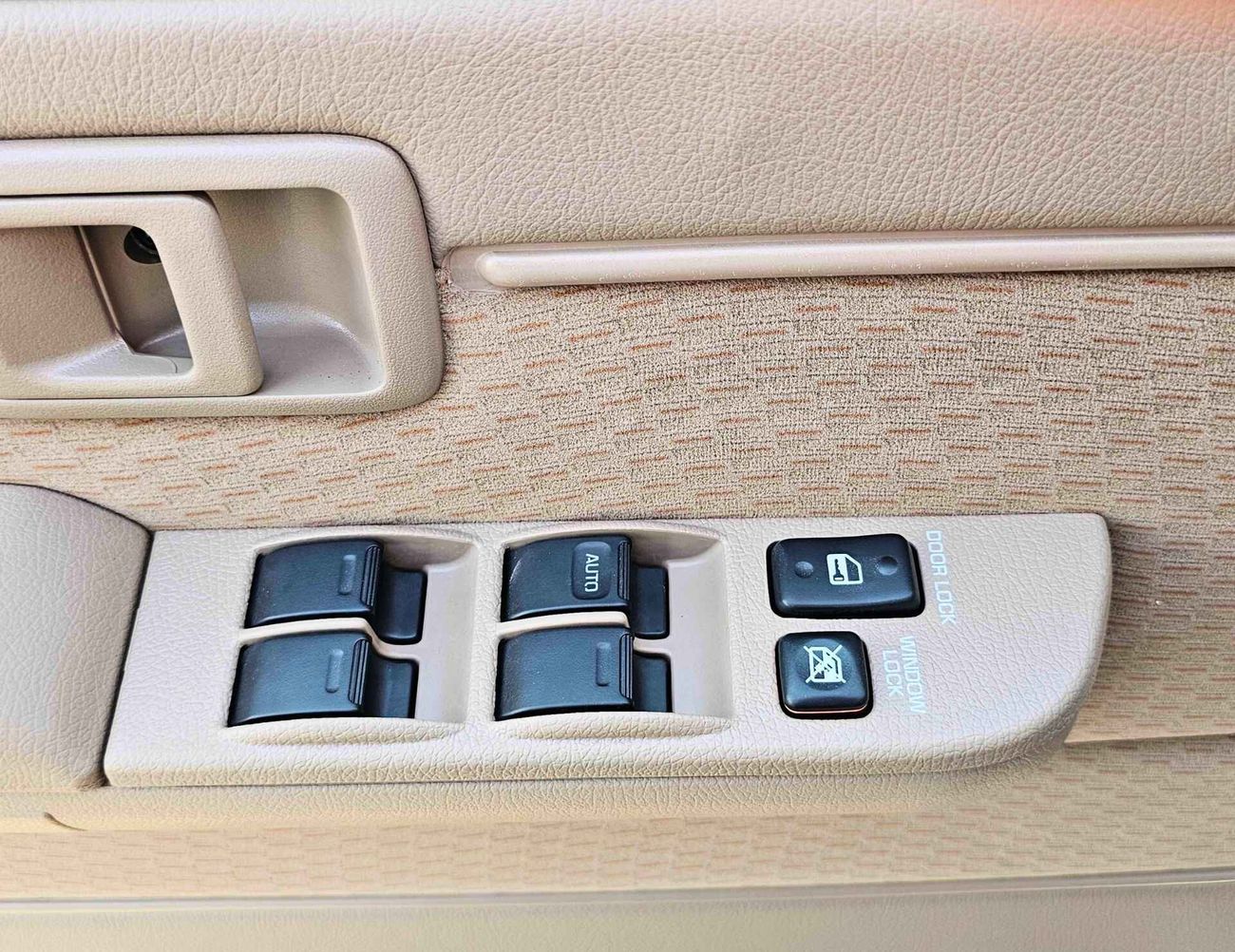 Toyota Land Cruiser 70 LC76 | M/T | 2.8L V4 DIESEL | DVD+CAMERA | SNORKEL | PWR WINDOWS & LOCKS (CODE # DSL-E)