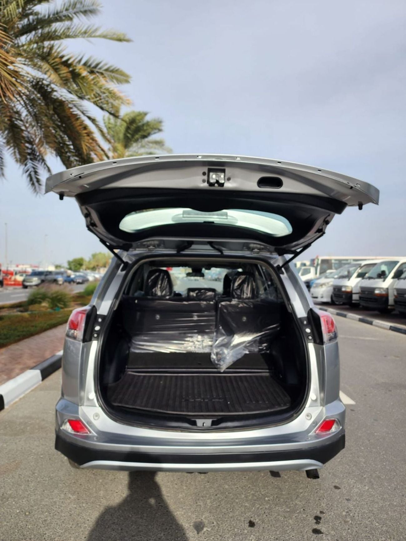 تويوتا راف ٤ TOYOTA RAV4 XLE HYBRID 2017 FULL OPTION