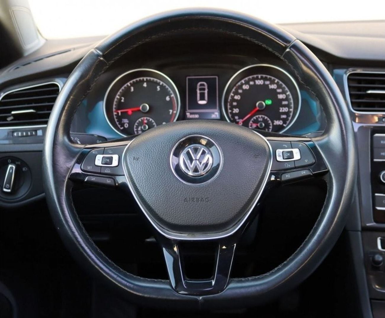 Volkswagen Golf Volkswagen Golf - 2018 - GCC - Accident-Free - 1.0L - 3(V) Excellent Condition Inside & out