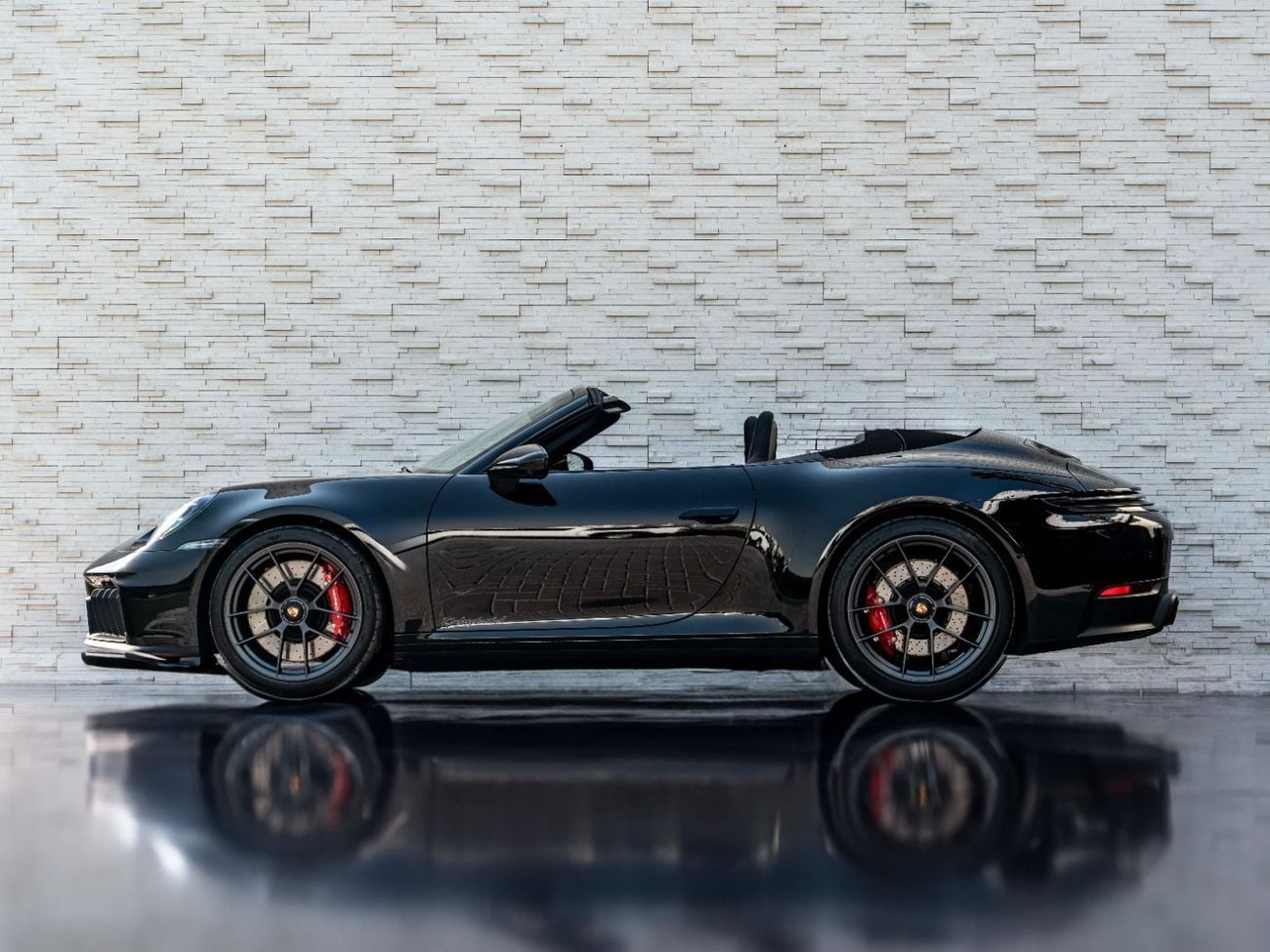 بورش 911 Carrera GTS 3.0L (450 HP) Convertible