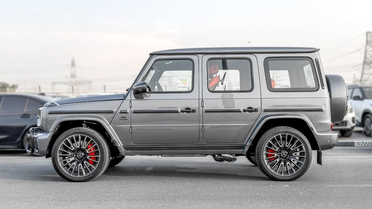 مرسيدس بنز G 63 AMG ستاندارد مرسيدس بنز AMG G 63 موديل 2026، محرك بنزين 4.0 لتر، ناقل حركة أوتوماتيكي (لون كربوني داخلي وخارجي) (