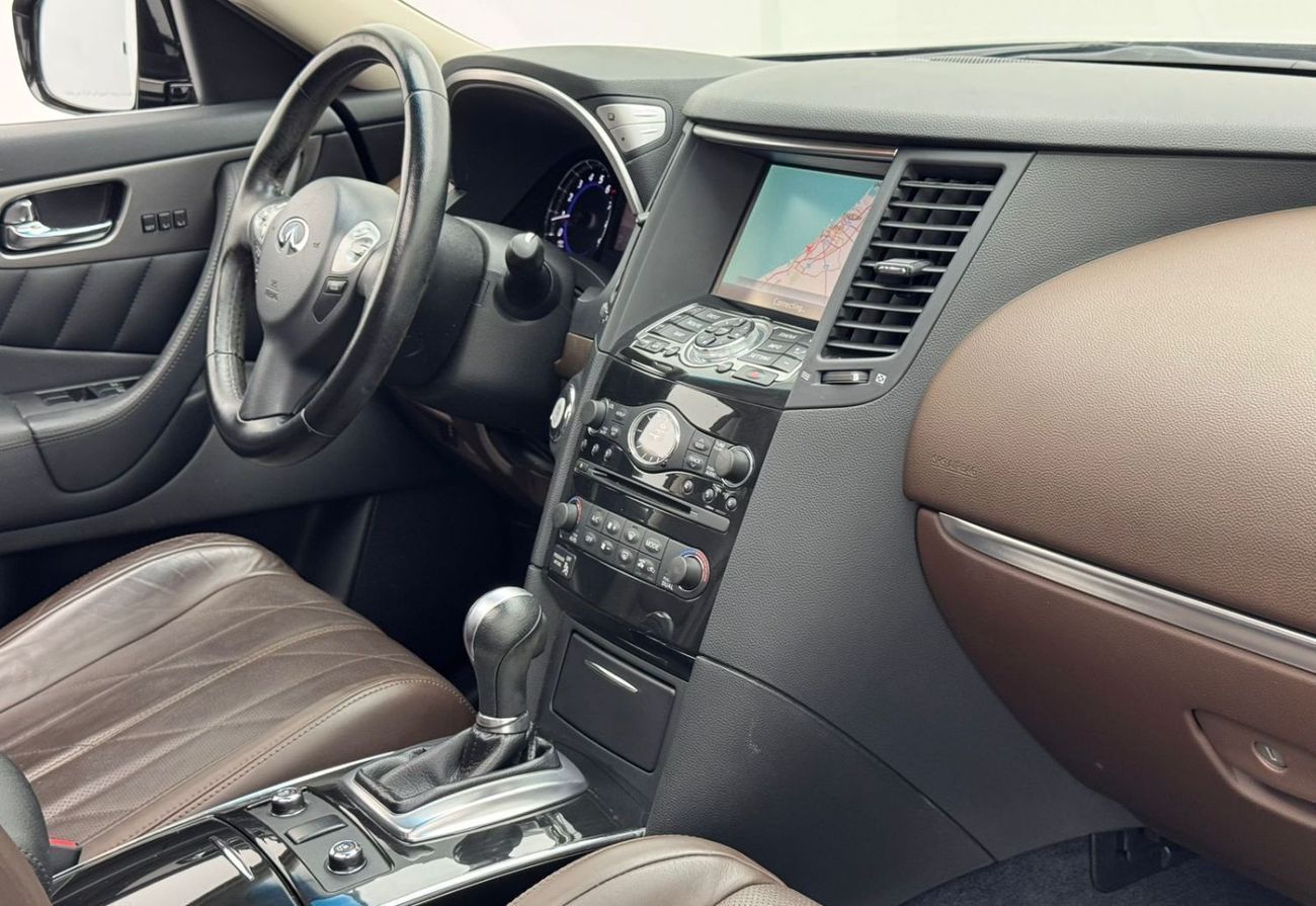 Infiniti QX70 2018 Infinite QX70 Sport Luxury, 1 Year Warranty, Infiniti Service History, Excellent Condition, GCC