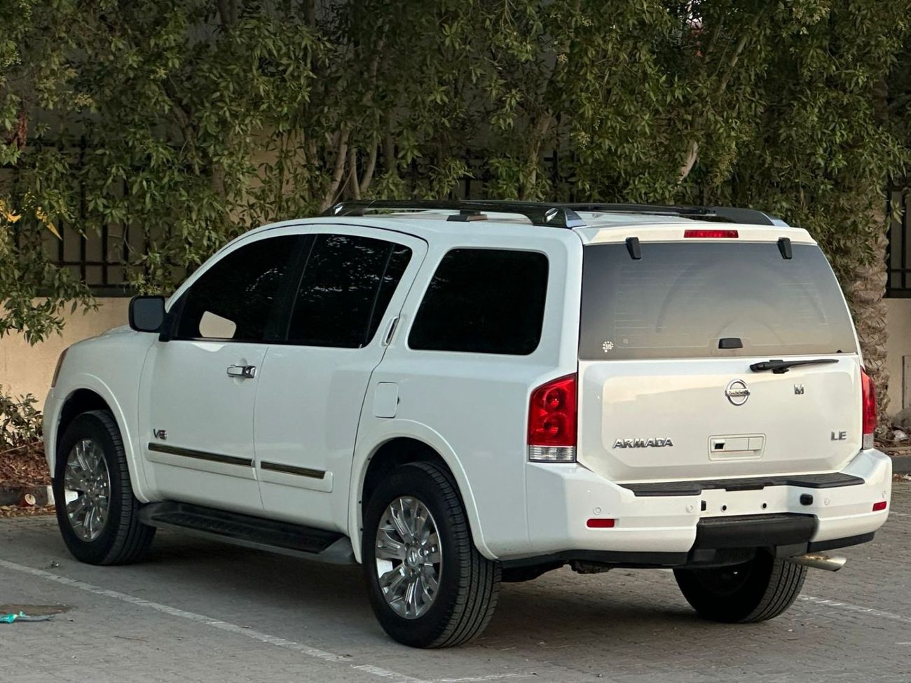 Nissan Armada LE خليجي