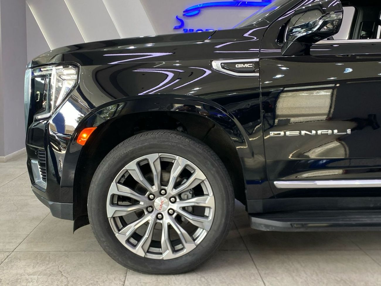 GMC Yukon Denali 6.2L (8 Seater) - 2021