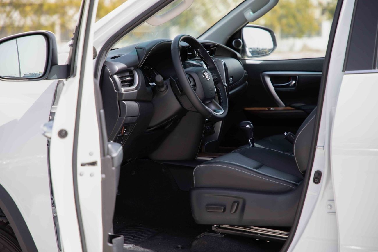 Toyota Fortuner 2023 Toyota Fortuner 4.0 WP Adventure - Platinum White Pearl Inside Black