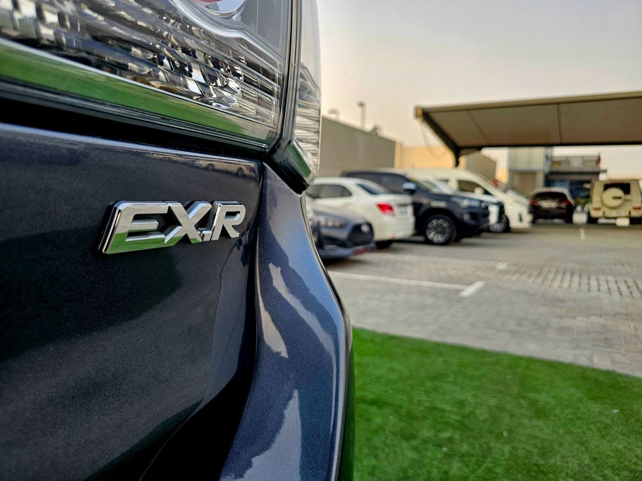 تويوتا فورتونر EXR فورتشنر EXR / محرك V4 سعة 2.7 لتر دفع رباعي / عداد كيلومترات منخفض / حالة ممتازة