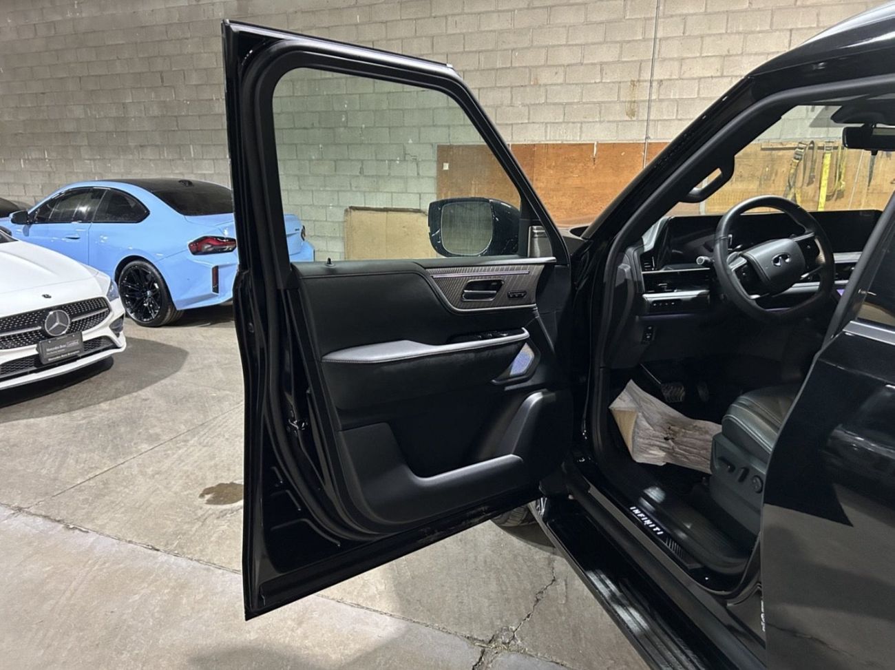 Infiniti QX80 Autograph Captain Chairs 3.5L