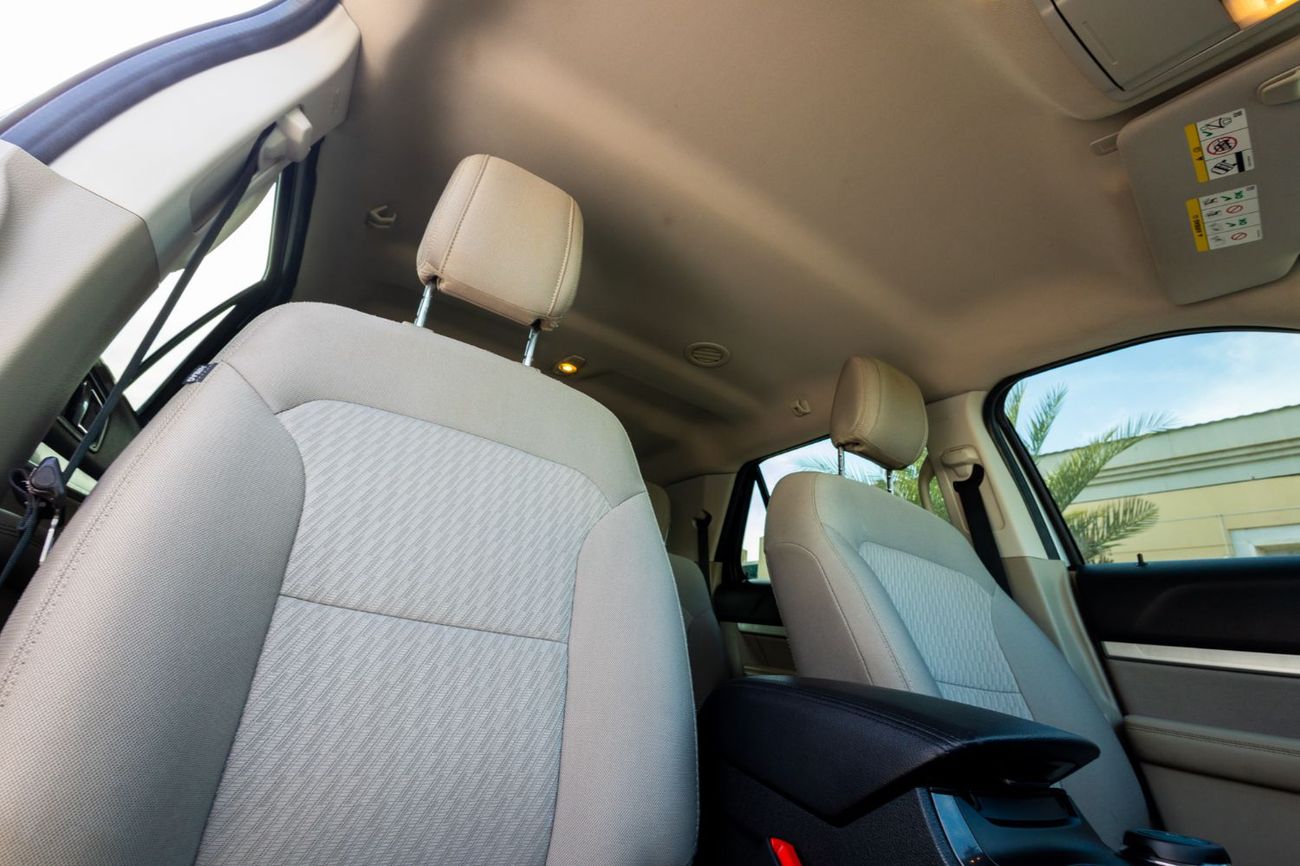 Ford Explorer Std 3.5L 4WD