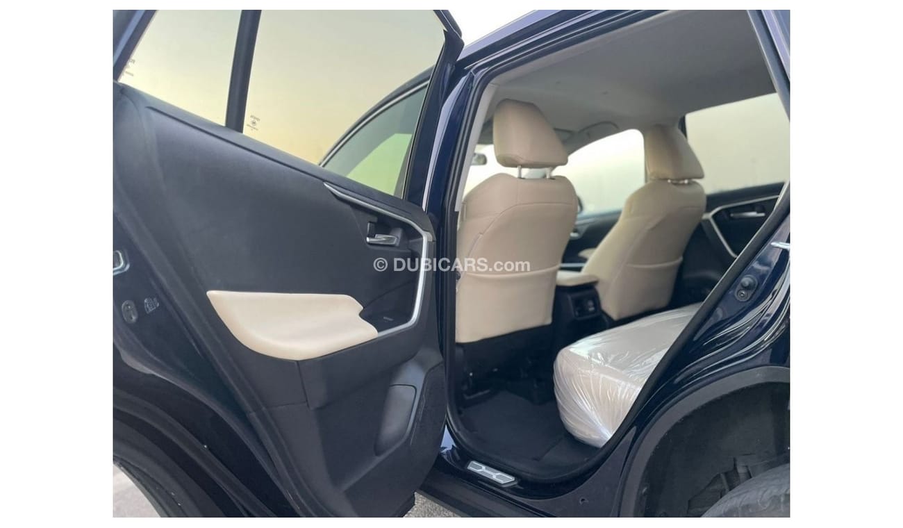 Toyota RAV4 2021 Toyota RAV4 XLE - 2.5L V4 MidOption+