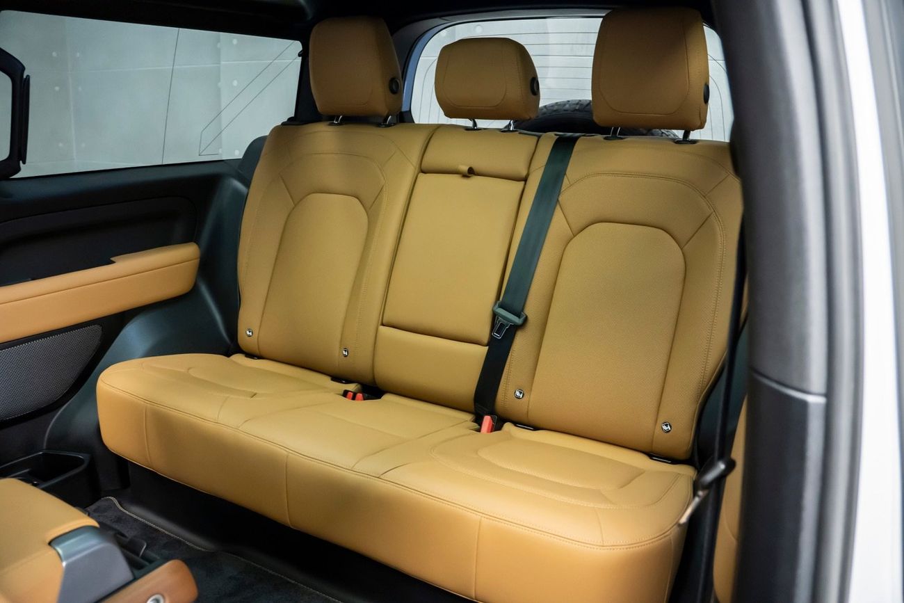 Land Rover Defender P400 90 HSE 3.0L (5 Seater)