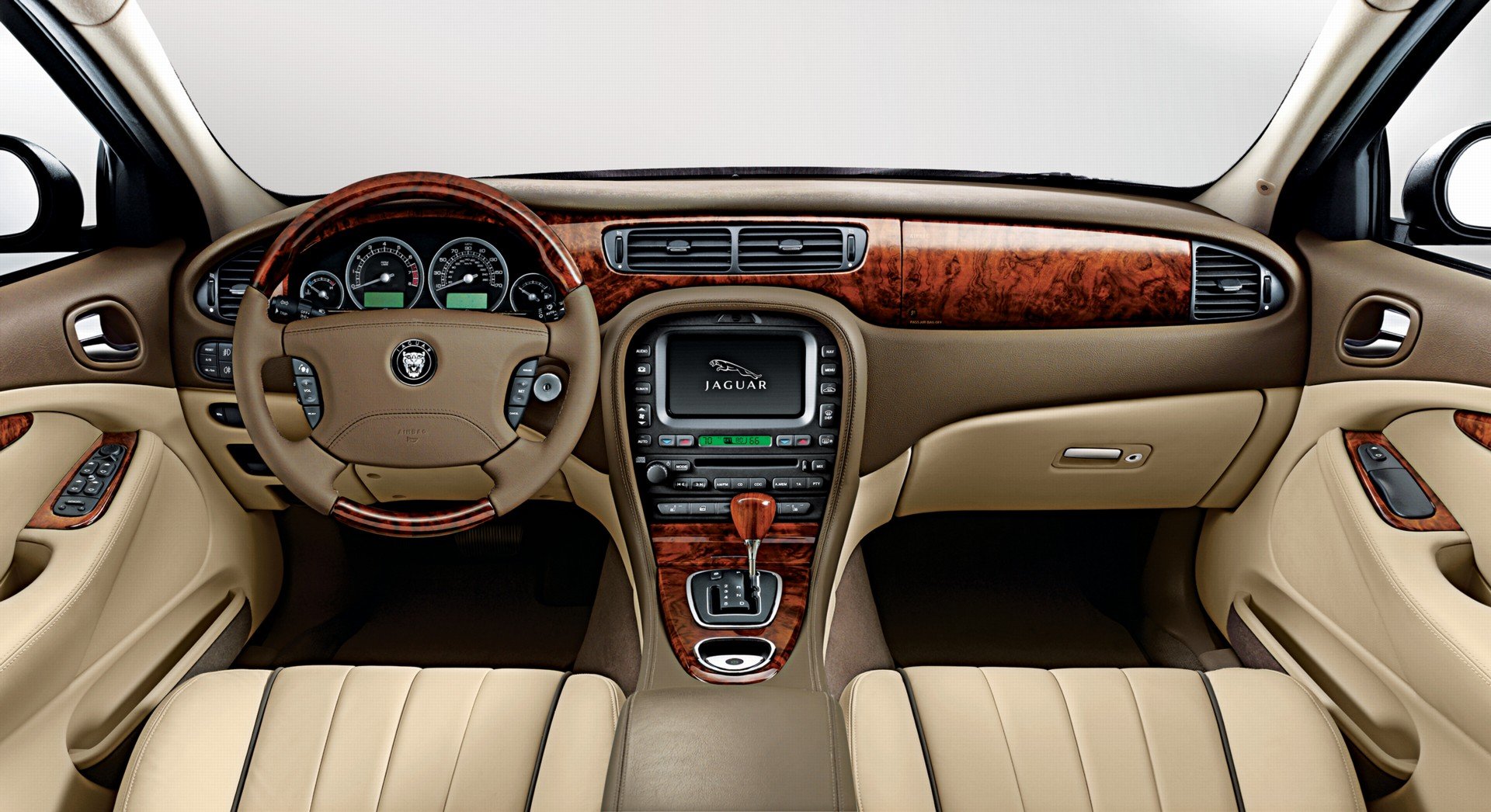 Jaguar S-Type interior - Cockpit