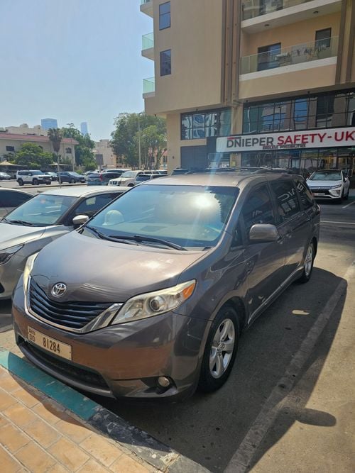 Toyota Sienna LE (NON GCC)