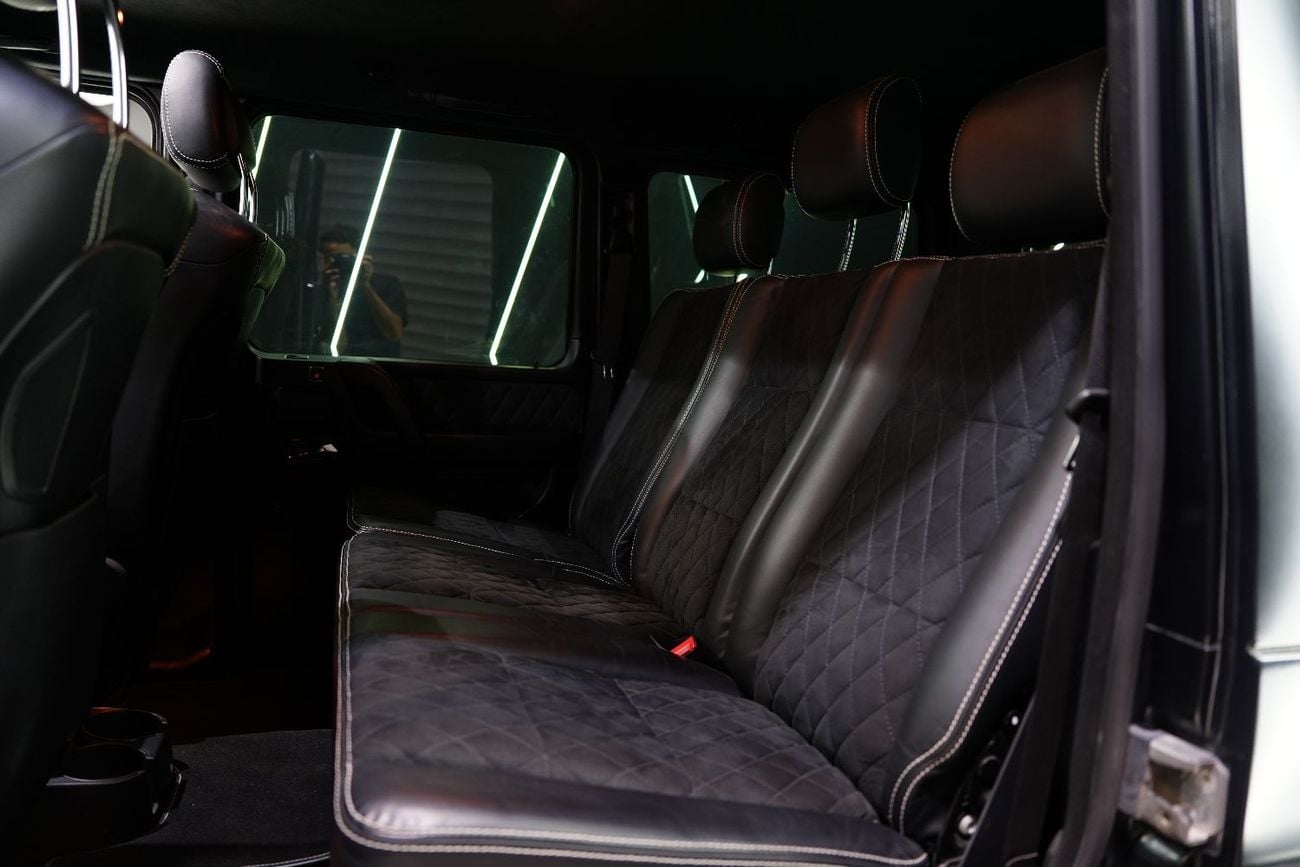 مرسيدس بنز G 500 4X4 4.0L Carbon Fiber Trim, Harman/Kardon Audio, Power Running Boards, GCC Specs!!