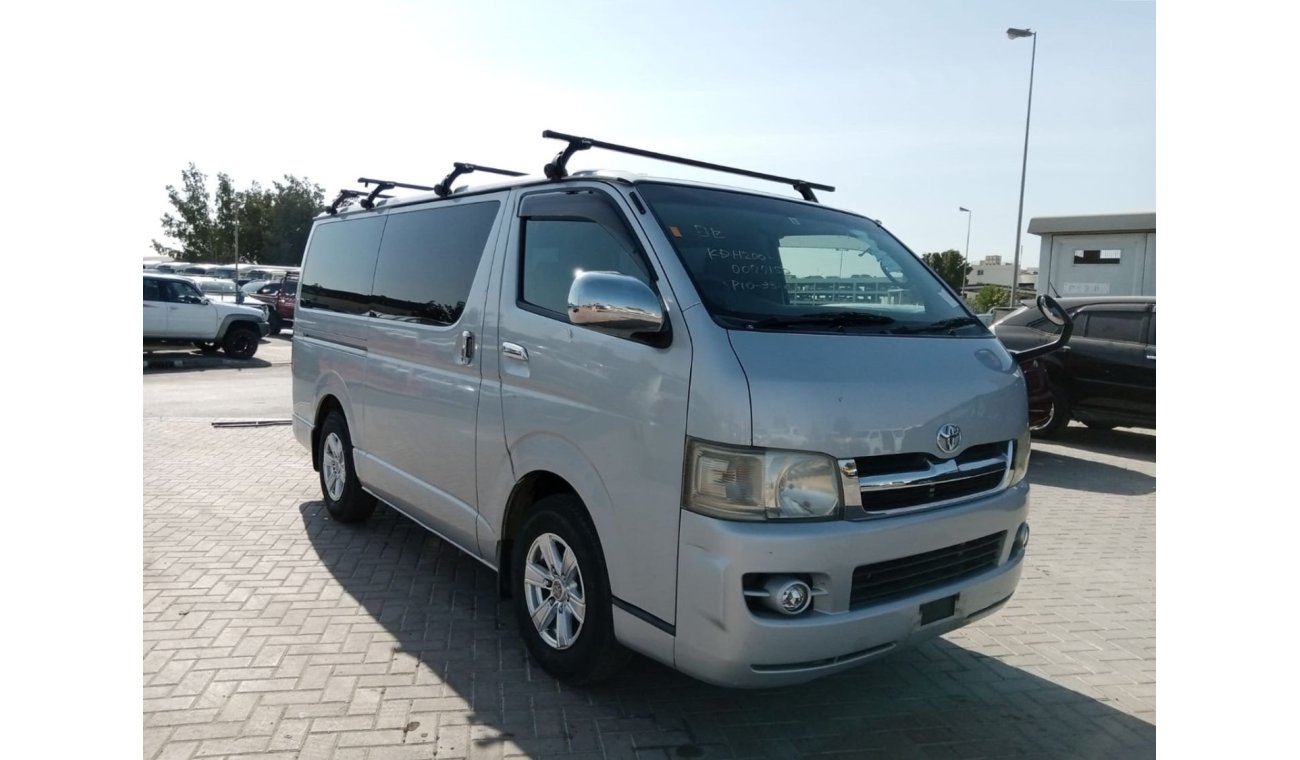 تويوتا هاياس TOYOTA HIACE RIGHT HAND DRIVE (PM933)