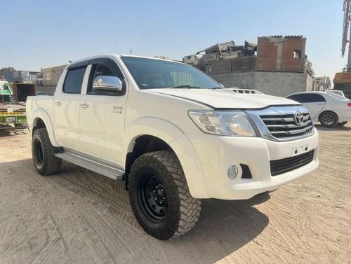 Toyota Hilux DLX diesel 3.0 liter ,right hand drive 2013 model automatic only for export available