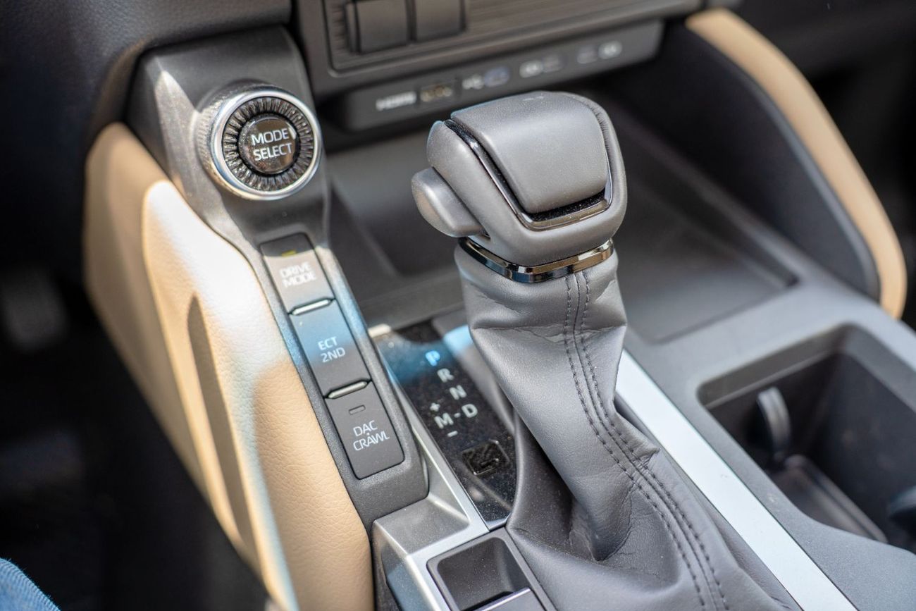 تويوتا برادو Toyota Prado 2024 2.4L Petrol 7 Seats