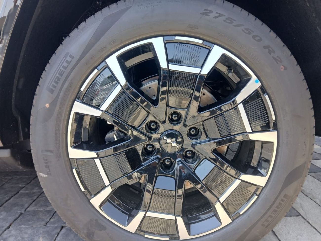 بي واي دي ليوبارد 8 8 Flagship