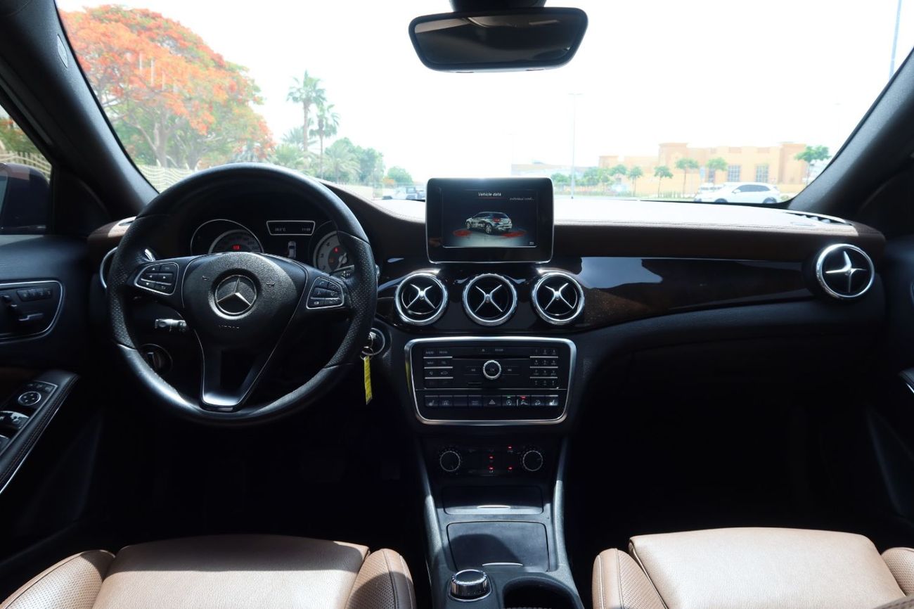 مرسيدس بنز GLA 250 Std 2.0L (211 HP)