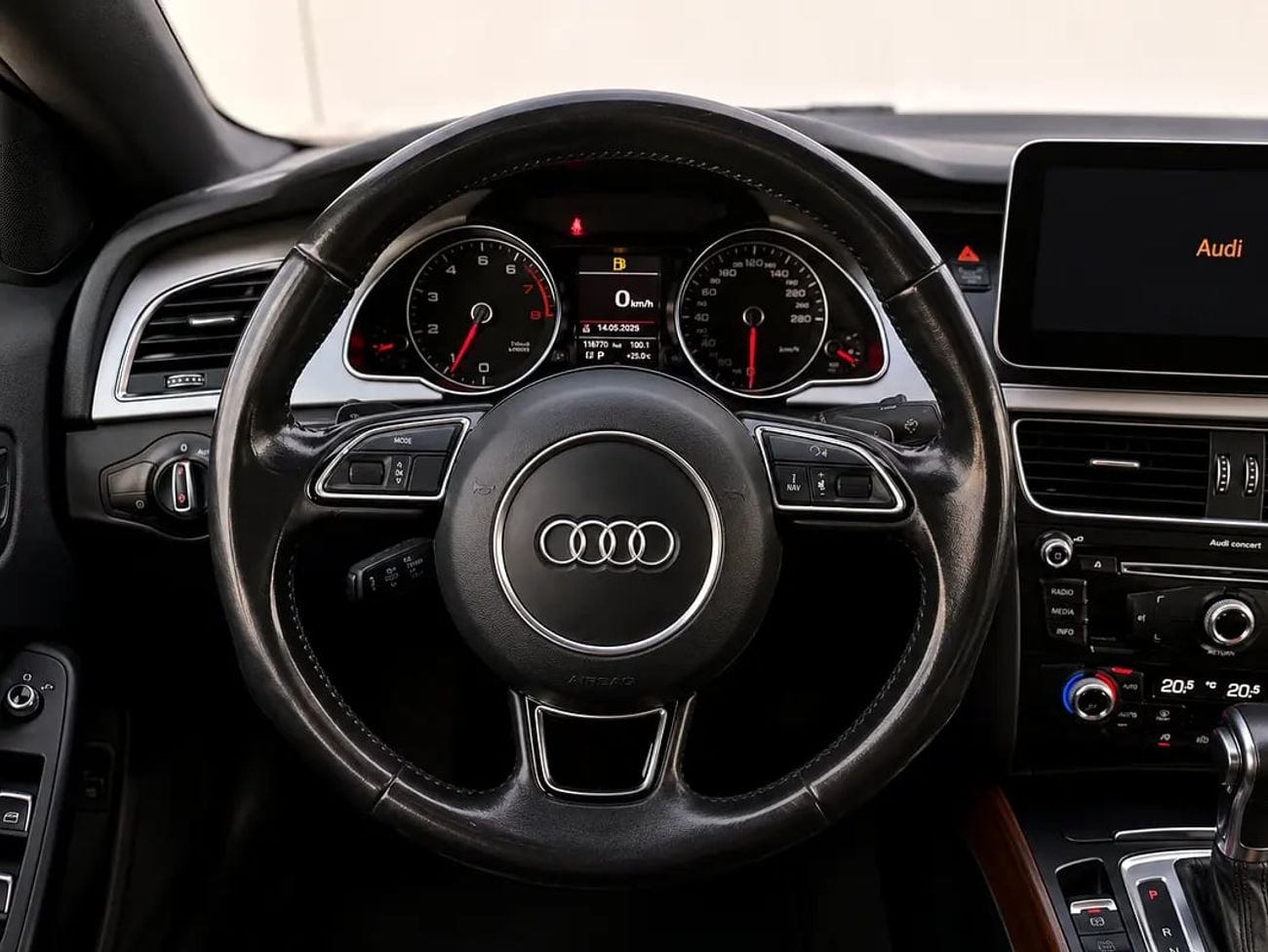 Audi A5 S-Line 2.0L TFSI GCC Specs - Excellent Condition