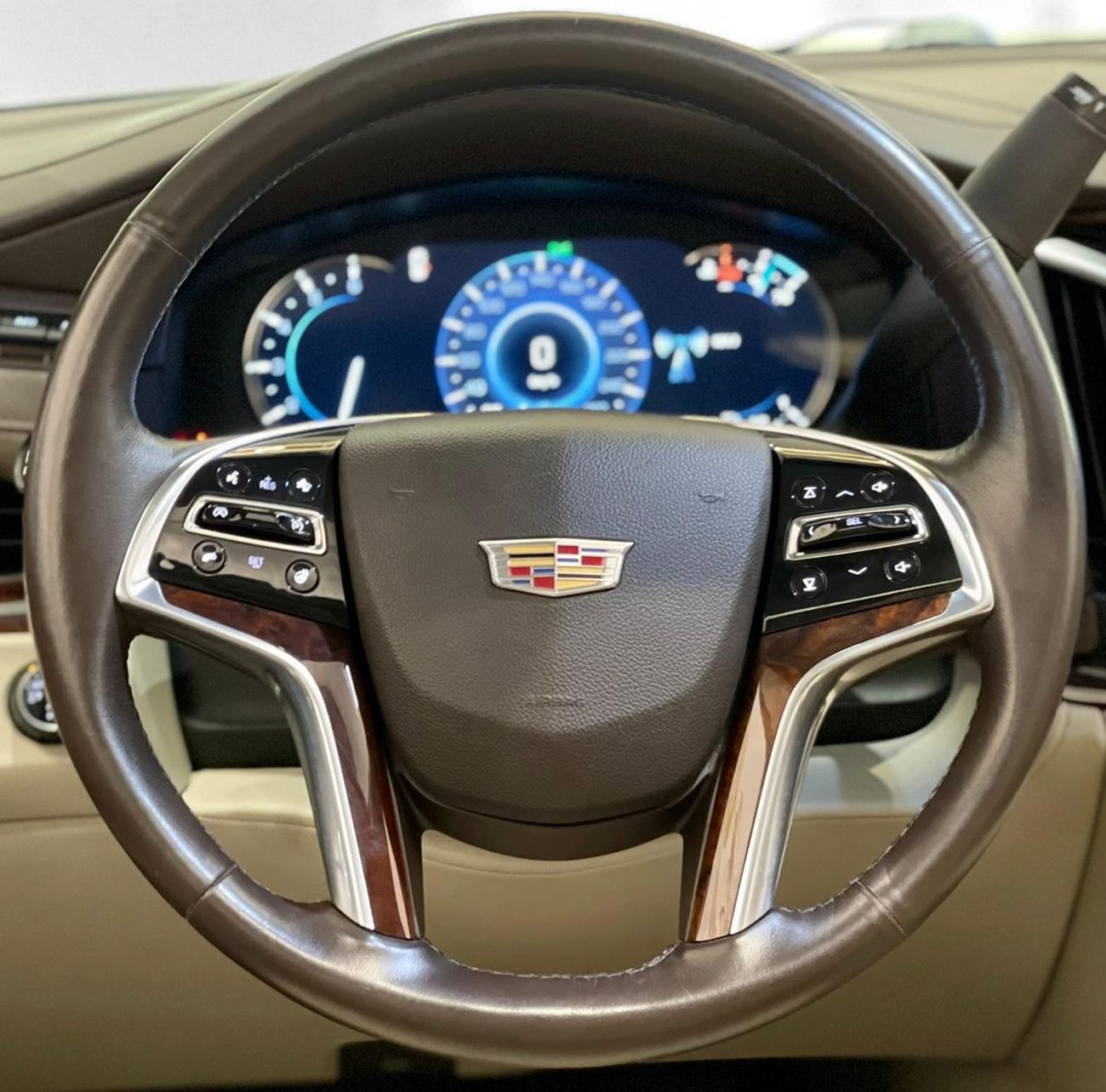 كاديلاك إسكالاد 2016 Cadillac Escalade Platinum, Full Cadillac Service History, Warranty, GCC