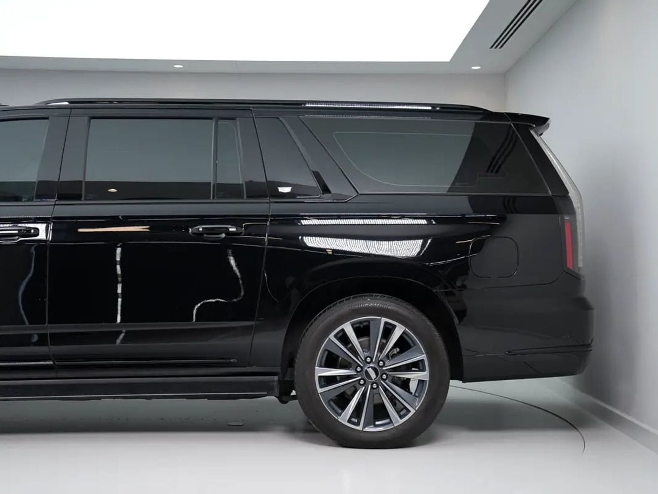 Cadillac Escalade ESV PREMIUM LUXURY PLATINUM ESV - GCC Specs - Brand New!