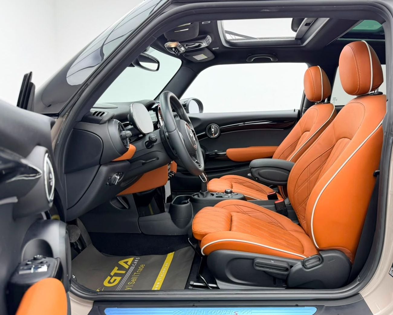 Mini Cooper S STD 2024 Mini Cooper S, 03/2027 Mini Warranty + Service Contract, Full Mini Service History, GCC