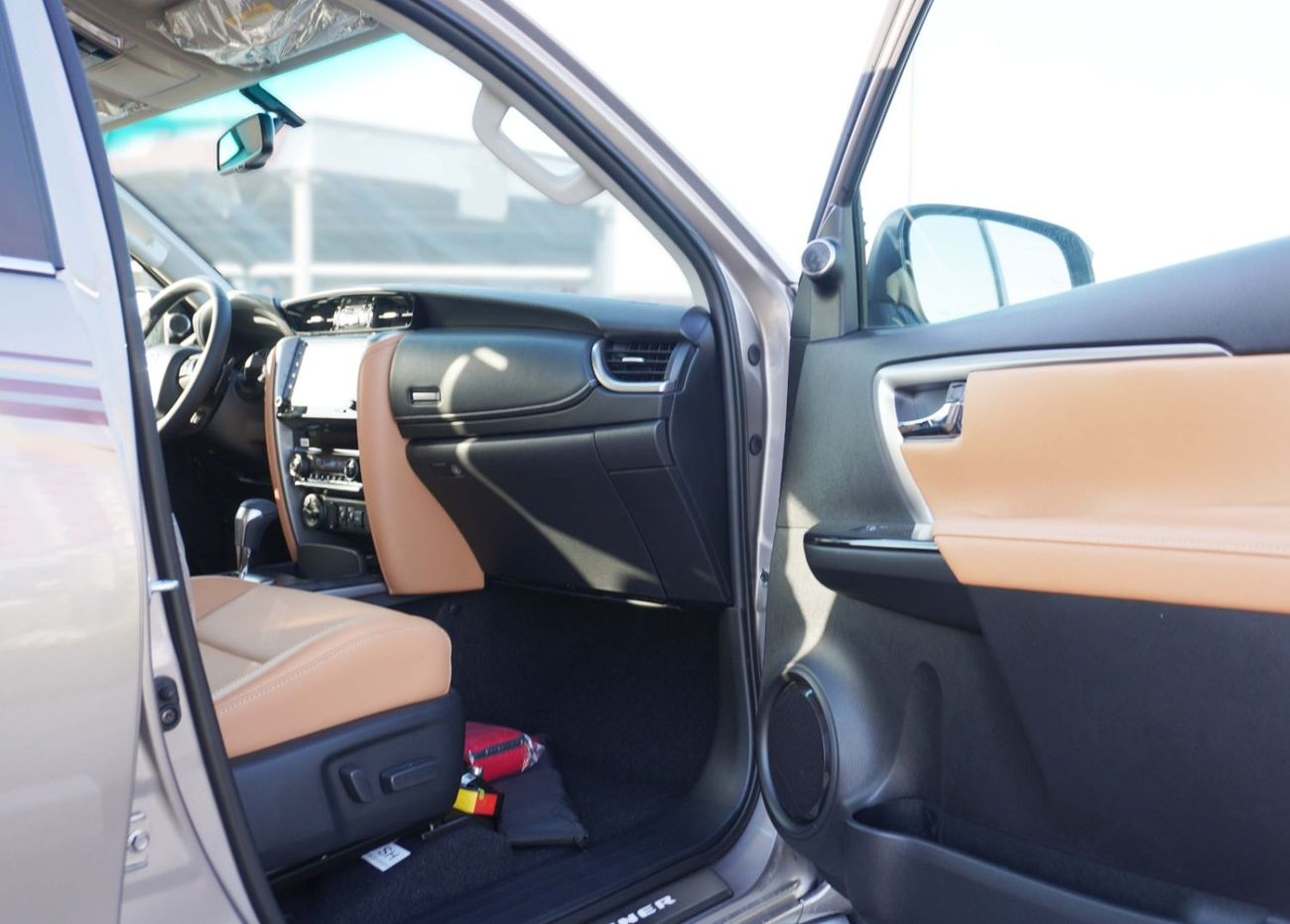 Toyota Fortuner SR5 , 4.0L , PETROL 2026
