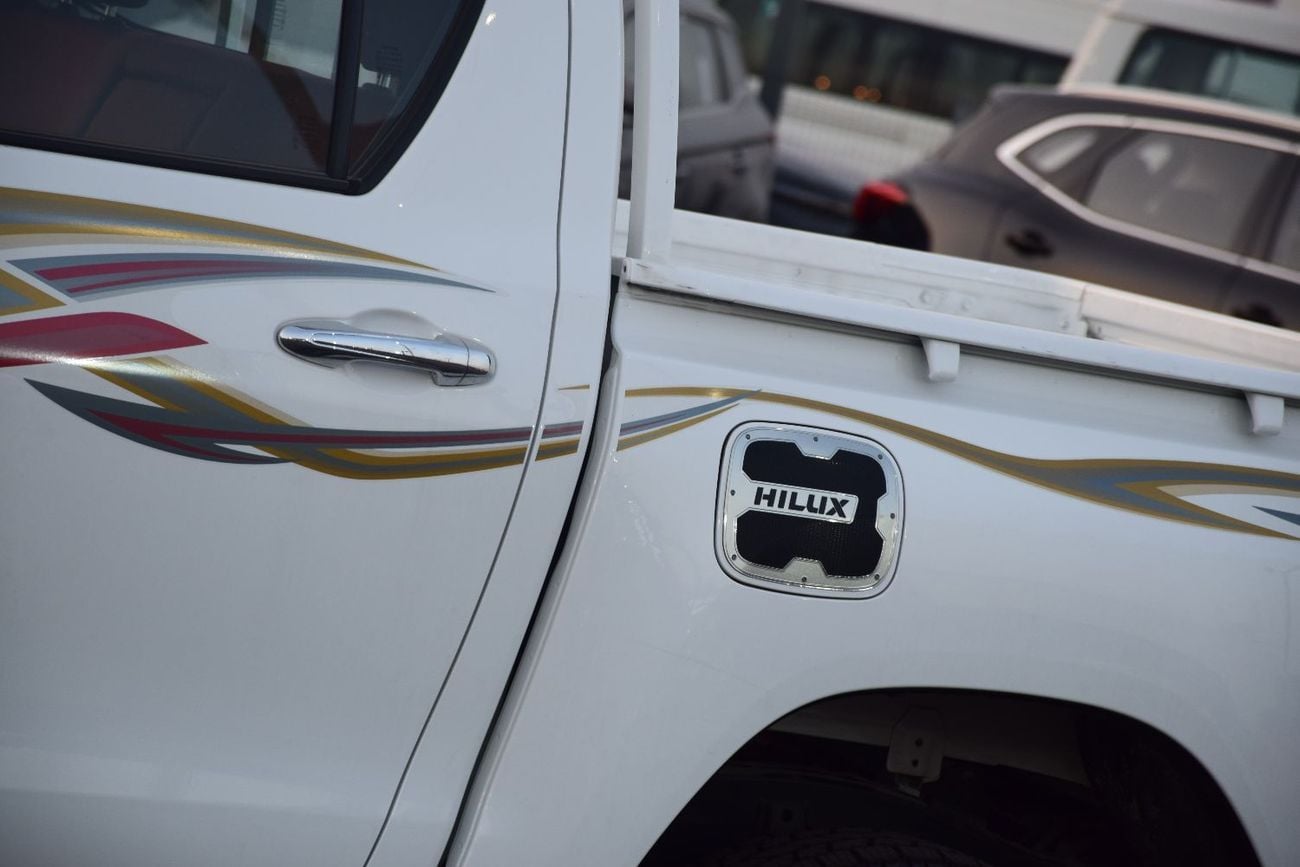 تويوتا هيلوكس SR5 (NON GCC) 2.7L (4x4) Petrol