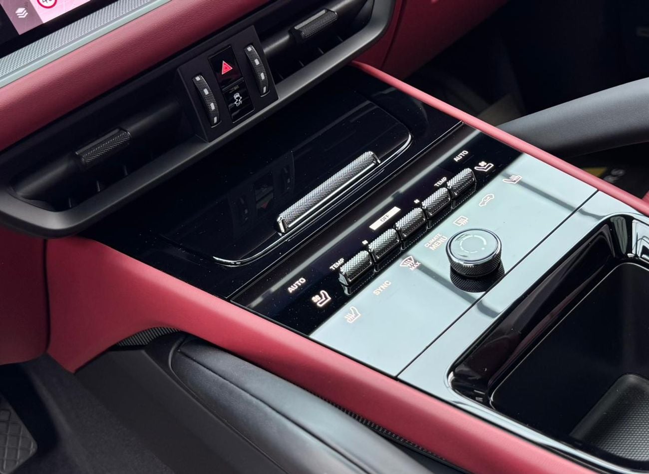 Porsche Cayenne Base Coupe 2025 Porsche Cayenne, Porsche Warranty+Service Contract, GCC