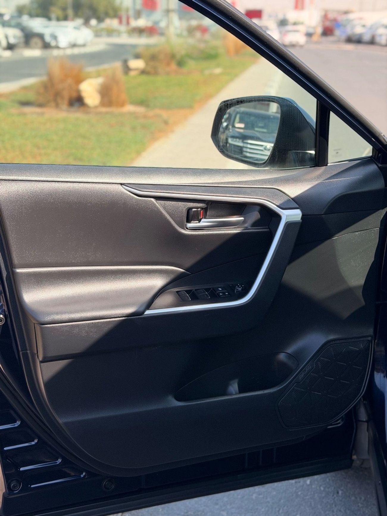 Toyota RAV4 XLE 2.5 L AWD leather seats, push start 2024