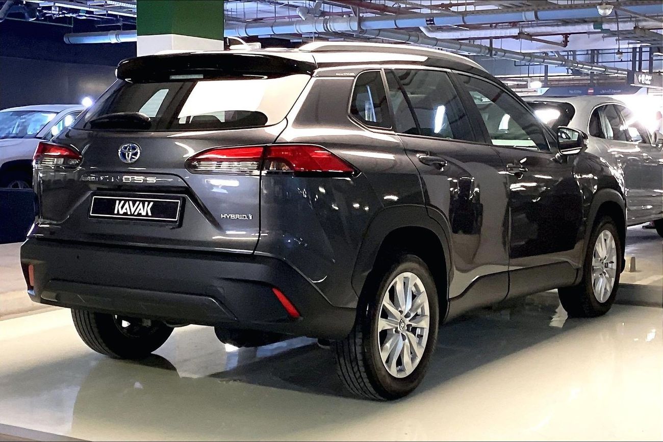 تويوتا كورولا كروس GLI | National Day Celebration | شامل الضمان | 0 ﺪﻔﻋﺓ ﺃﻮﻟﻯ