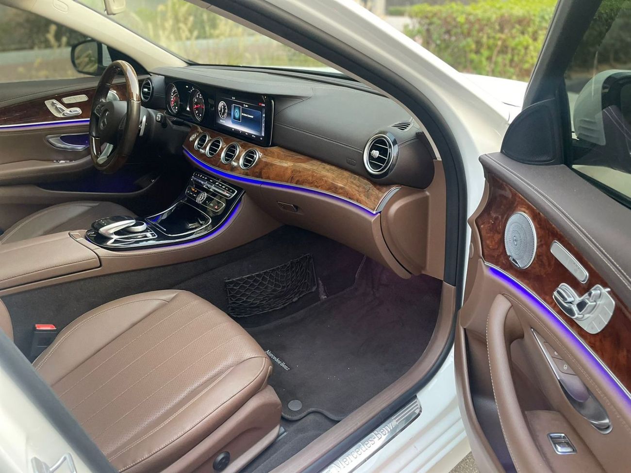 Mercedes-Benz E300 2017 Mercedes Benz E 300 4Matic Full Option 2.0L V4 Turbo Full Option With Sensors and Radar -