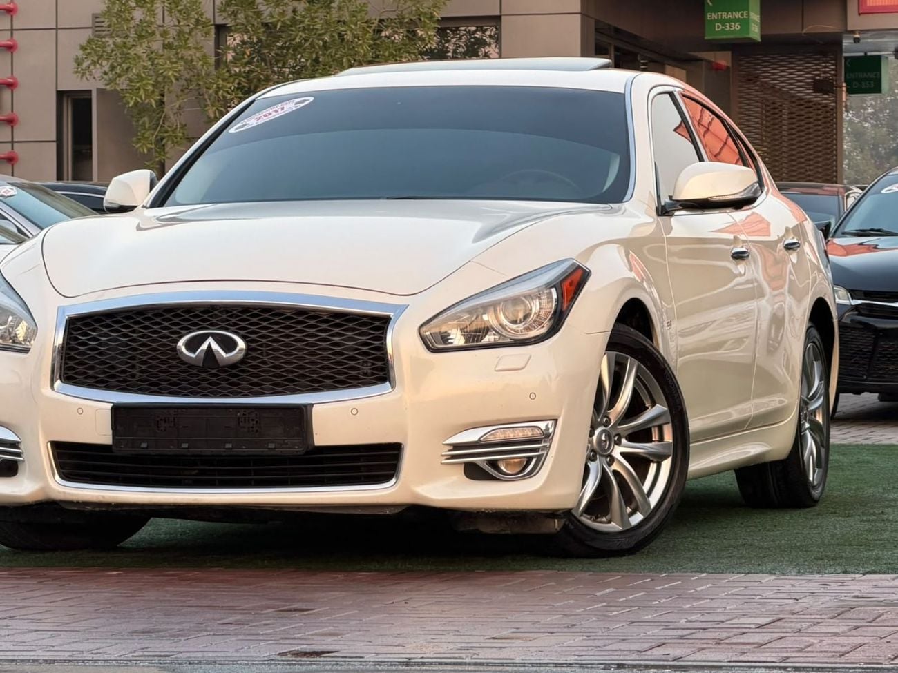 Infiniti Q70 EXCELLENCE First owner from the dealership, full option, sunroof, two keys