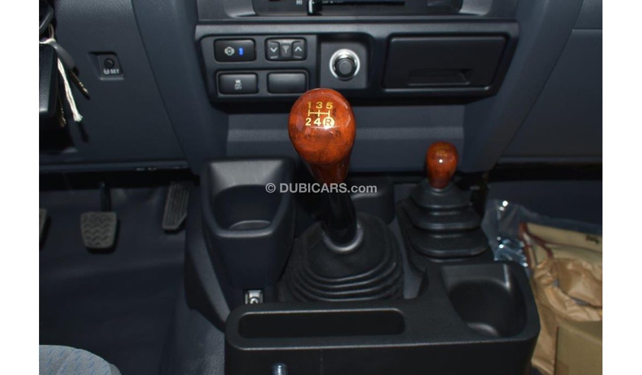 Toyota Land Cruiser Pick Up 79 Double Cabin V8 4.5L Diesel MT - Limited