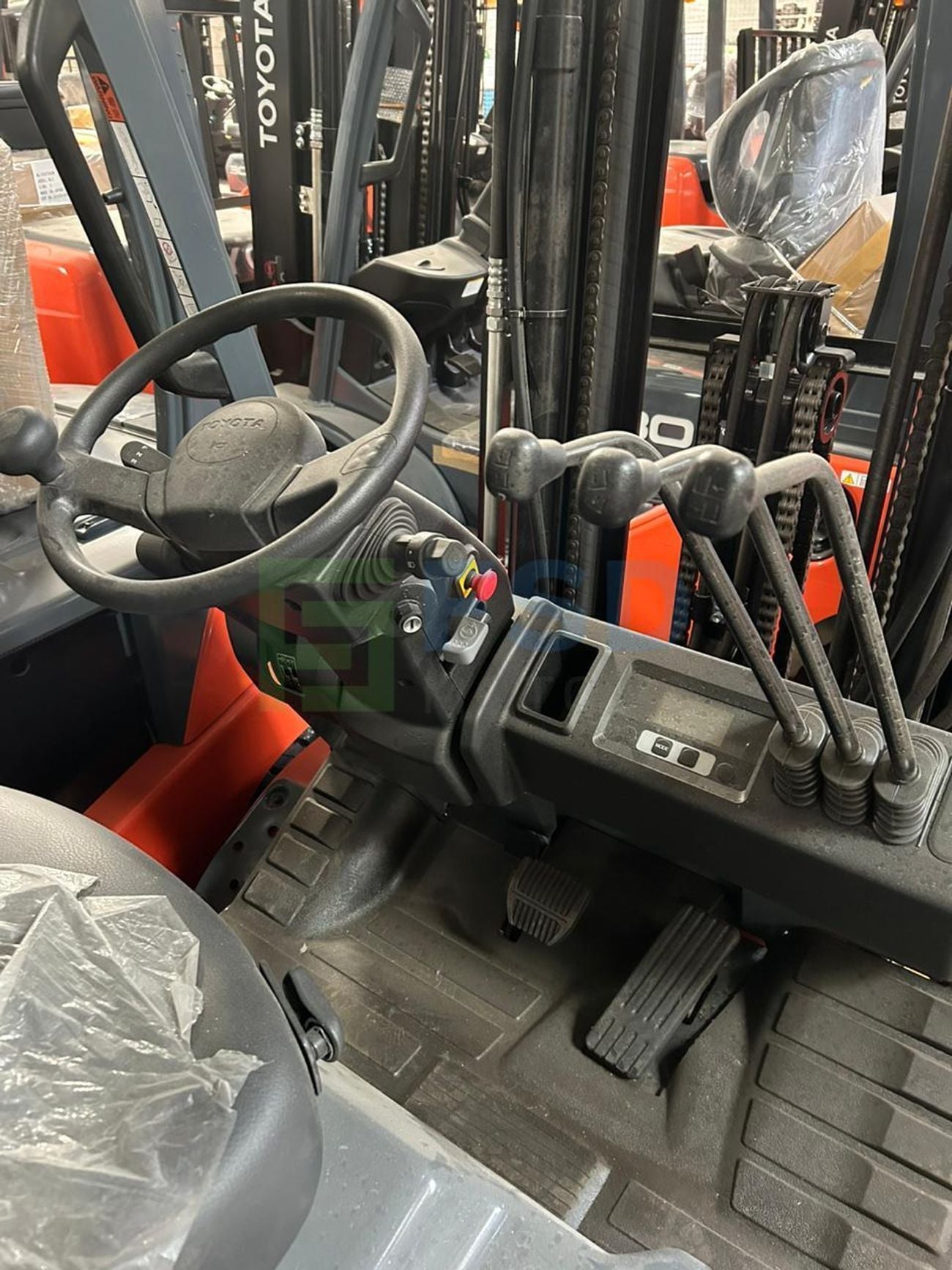 Toyota Fork lift Forklift TOYOTA 2.5 TON 3 STAGE ELECTRIC 4 WHEELS FORKLIFT MODEL 8FBN25. (Export Only)