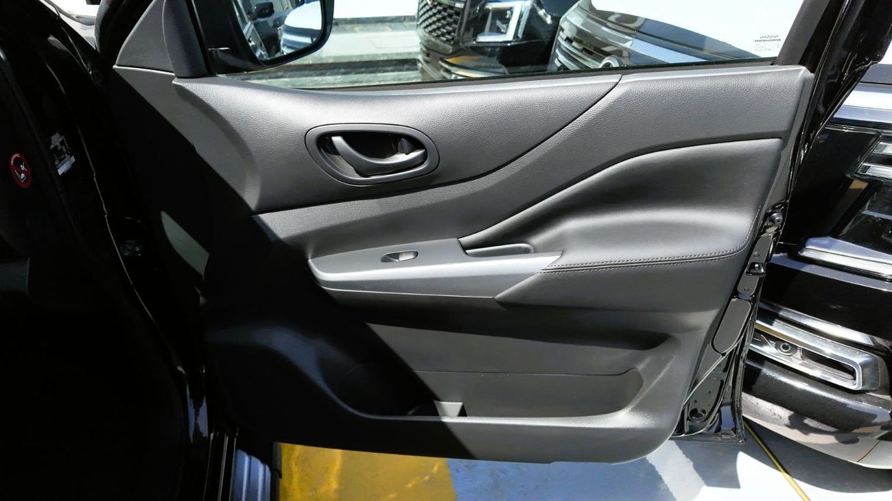 Nissan Navara  2025 Nissan Navara | 2.5L Petrol | 160 HP | Manual | 4x4 | GCC Specs