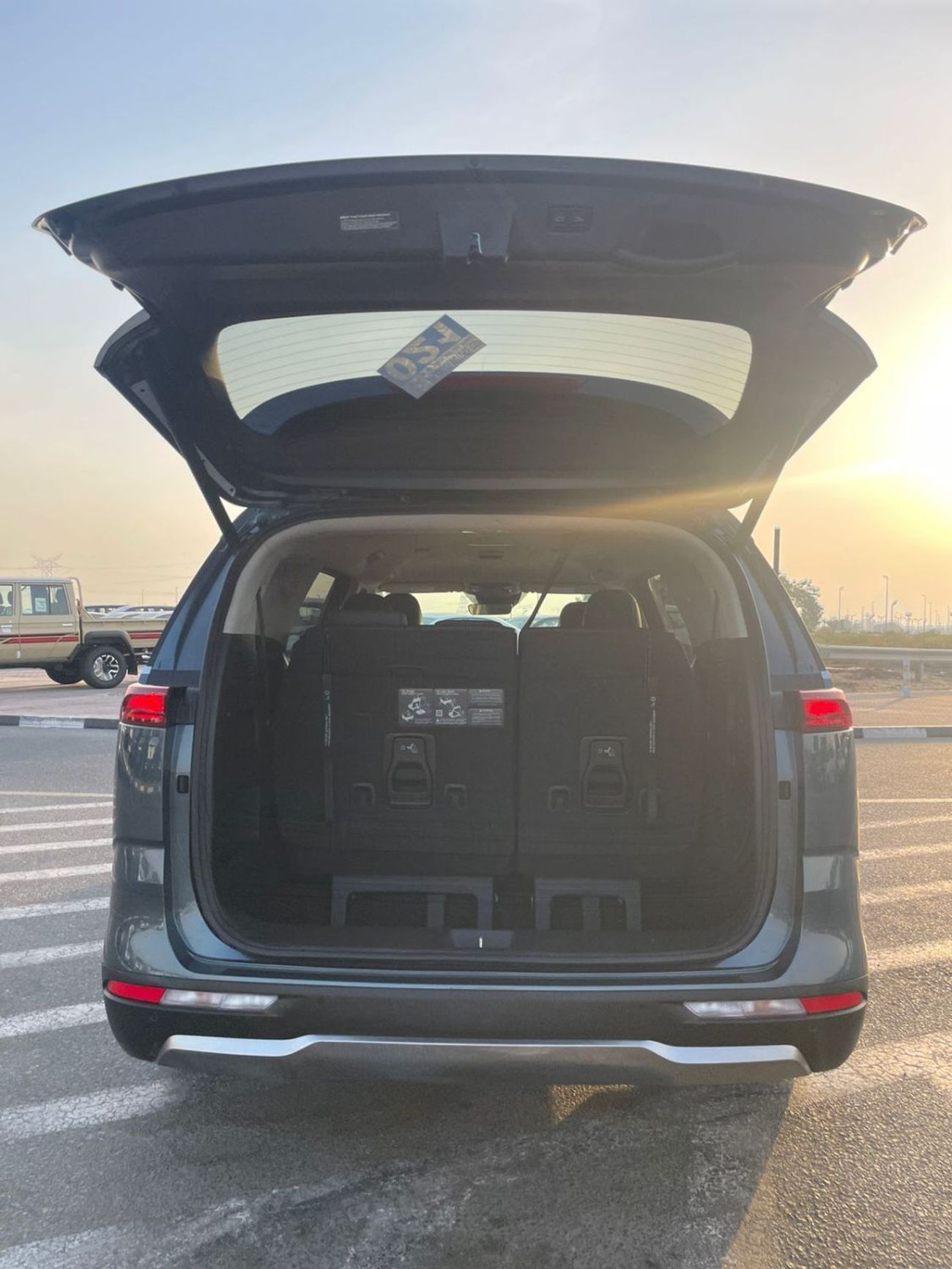 Kia Carnival 2024 Kia Carnival EX 3.5L V6 - Full Option - 8 Seater - Front & Rear Radar Sensor - Trunk / Door Ful