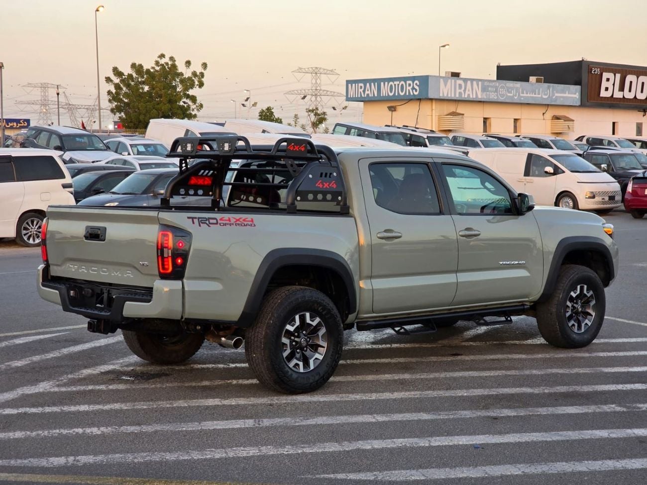Toyota Tacoma TRD OFF ROAD (NON GCC) 2022 Model TRD off Road full option 4x4 , Push button and leather seats
